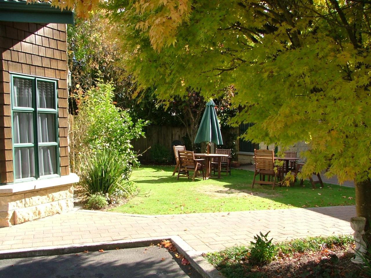 Mews Motel