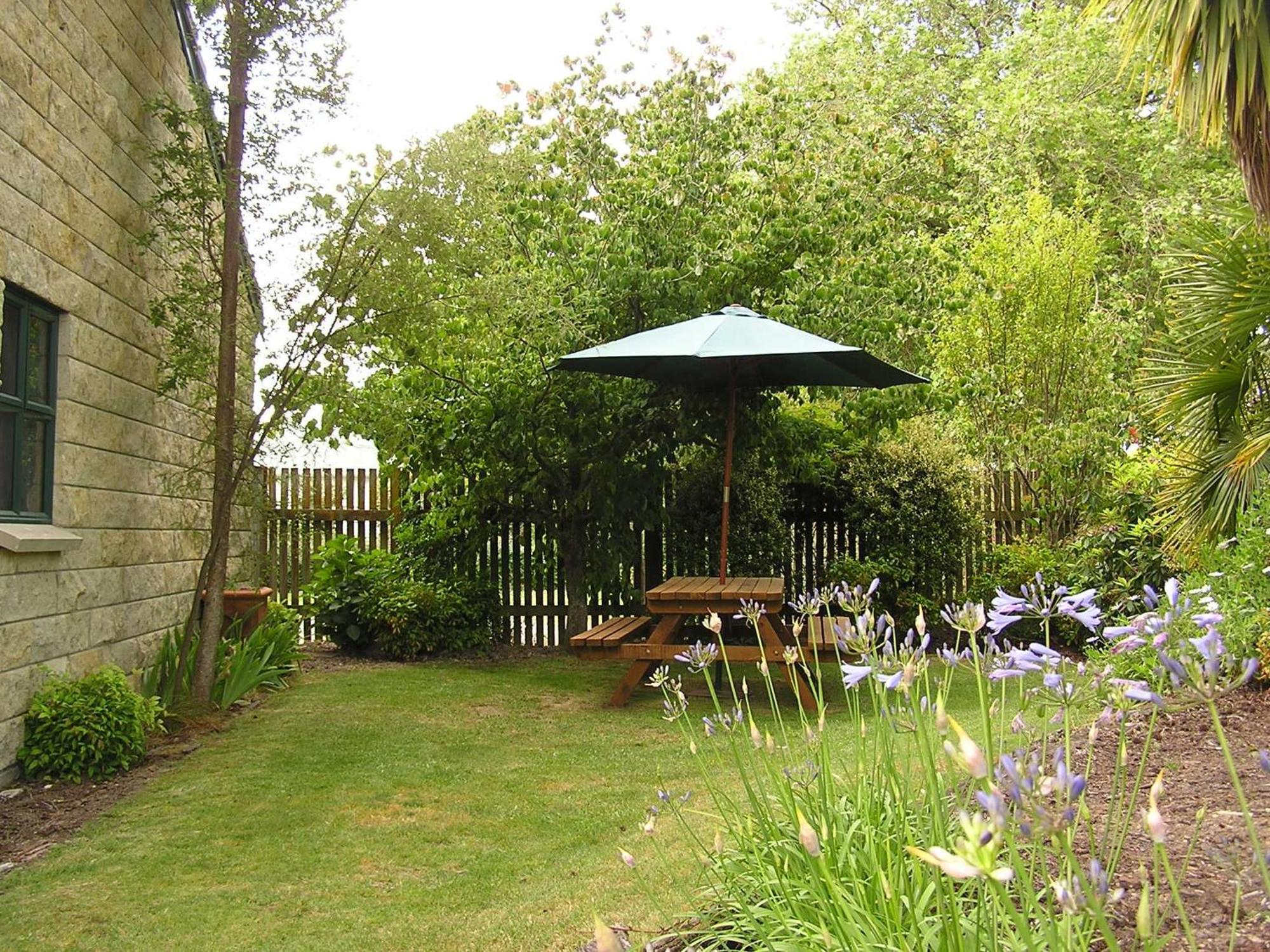 Mews Motel 4*