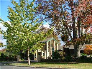 Mews Motel 4*