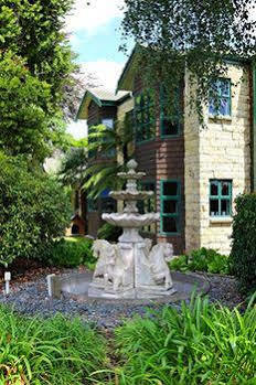 Mews Motel 4*