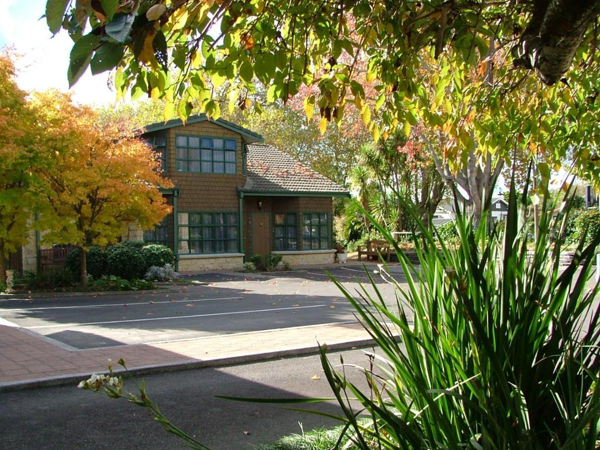 Mews Motel 4*